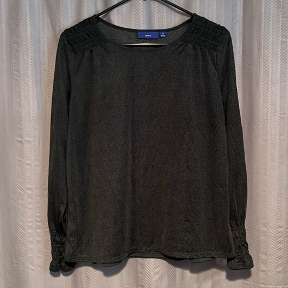 Apt. 9 Spotted Top